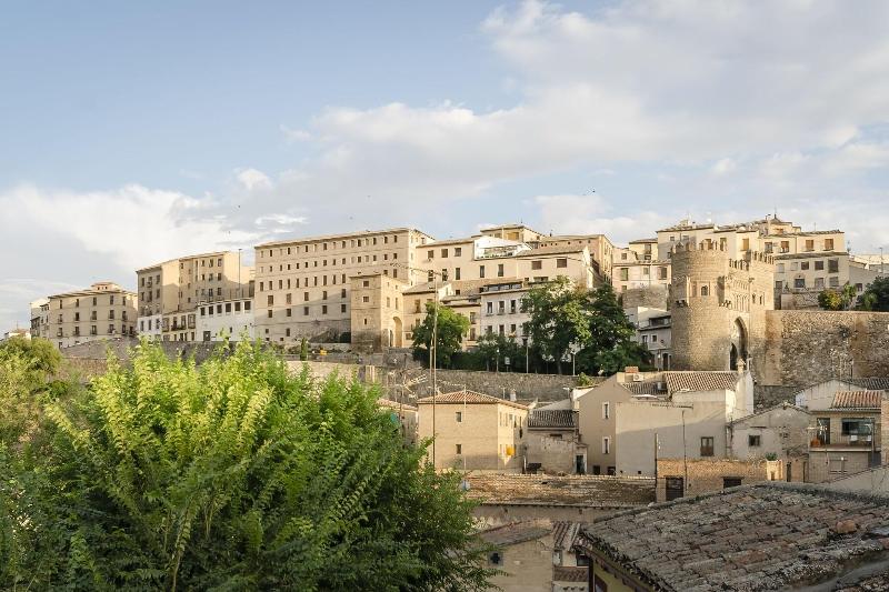 مسافرخانه Yit Puerta Bisagra