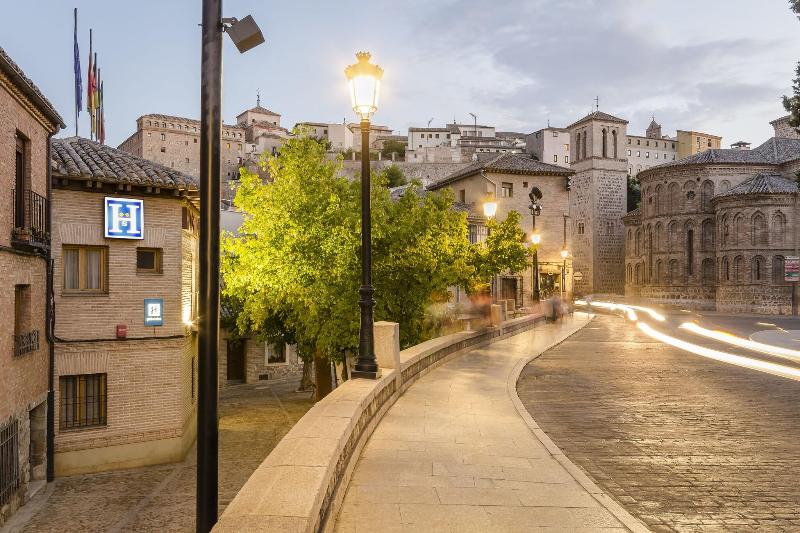 مسافرخانه Yit Puerta Bisagra