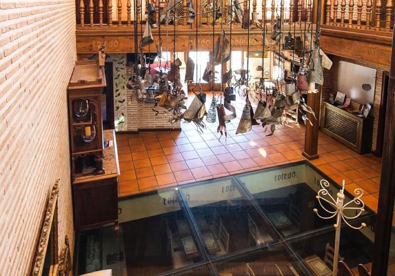 مسافرخانه Yit Puerta Bisagra