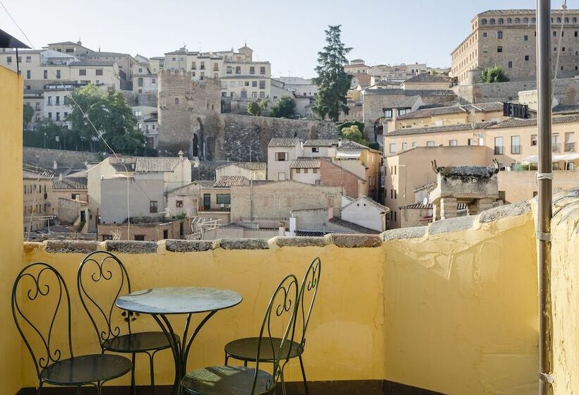 مسافرخانه Yit Puerta Bisagra