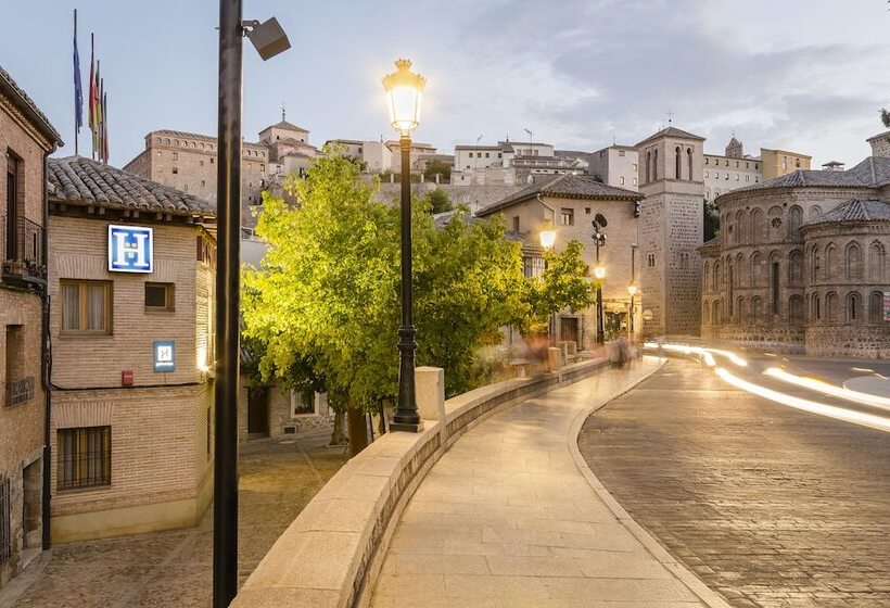 مسافرخانه Yit Puerta Bisagra