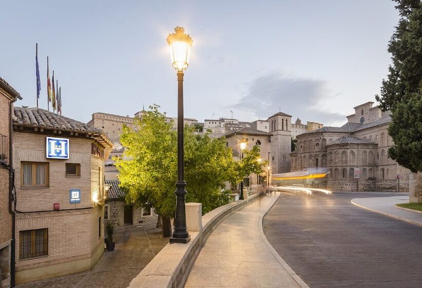 مسافرخانه Yit Puerta Bisagra