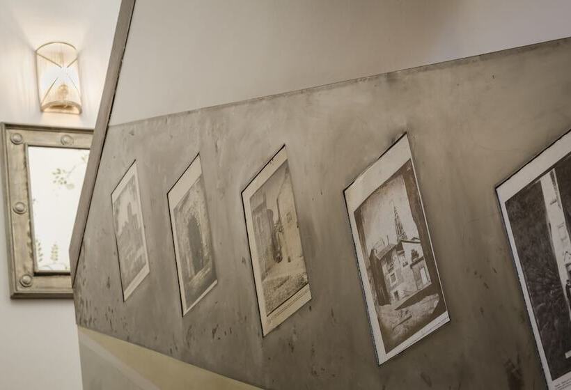 مسافرخانه Yit Puerta Bisagra