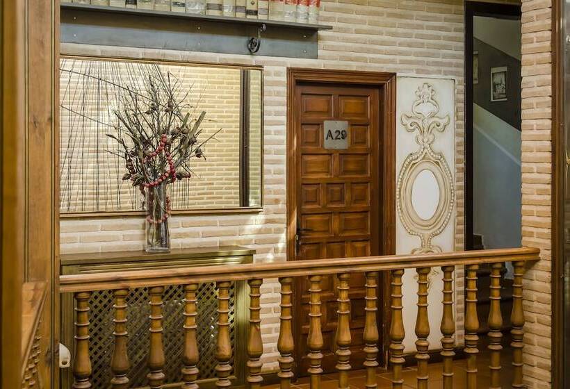 مسافرخانه Yit Puerta Bisagra