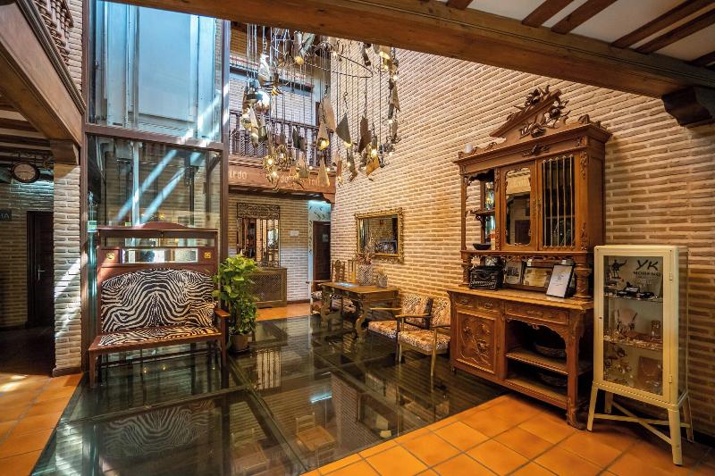 مسافرخانه Yit Puerta Bisagra