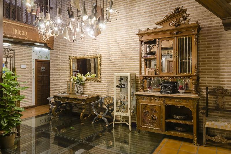 مسافرخانه Yit Puerta Bisagra