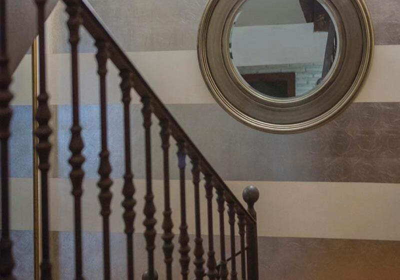 مسافرخانه Yit Puerta Bisagra