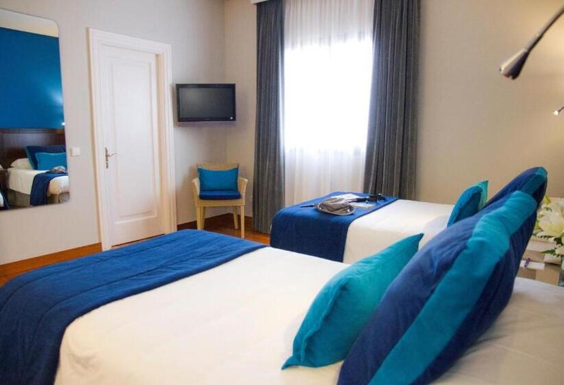 Отель Escuela Santa Brigida