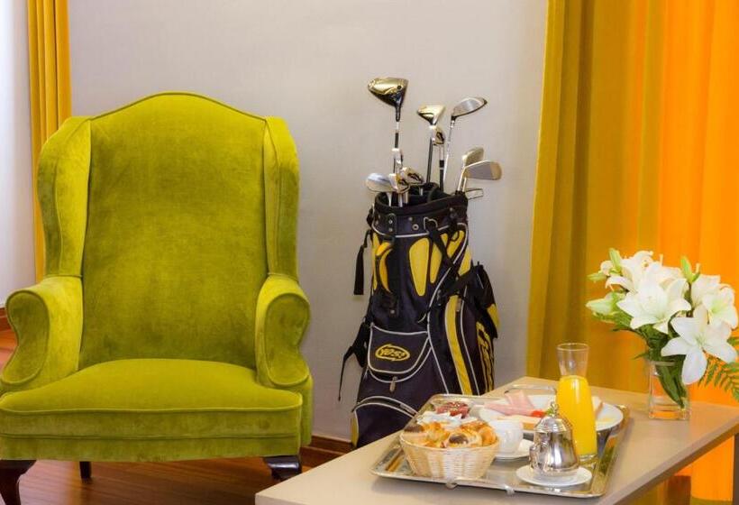 Отель Escuela Santa Brigida