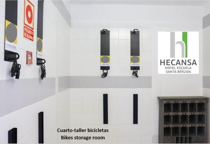 Отель Escuela Santa Brigida