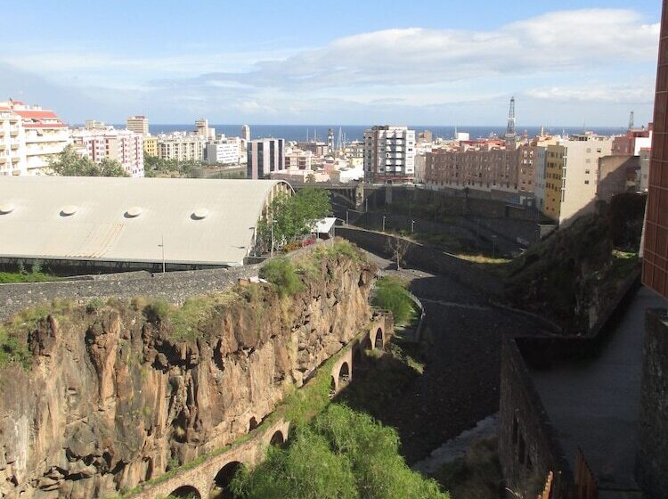 Отель Escuela Santa Cruz