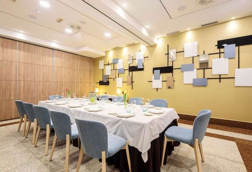 فندق Guadalajara & Conference Center Affiliated by Melia