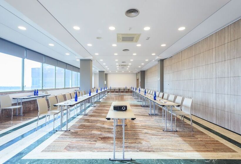 فندق Guadalajara & Conference Center Affiliated by Melia