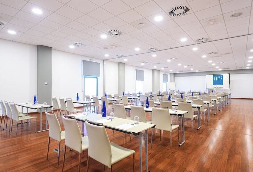 هتل Guadalajara & Conference Center Affiliated by Melia