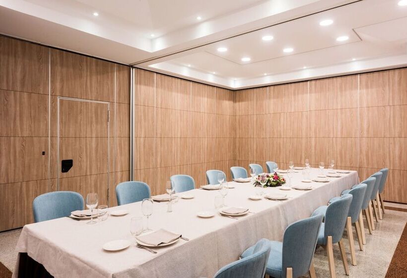 فندق Guadalajara & Conference Center Affiliated by Melia