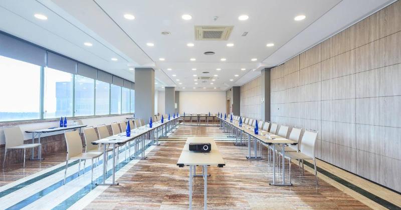 هتل Guadalajara & Conference Center Affiliated by Melia