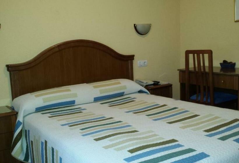 בית מלון כפרי Hostal Guzman El Bueno By Gaiarooms