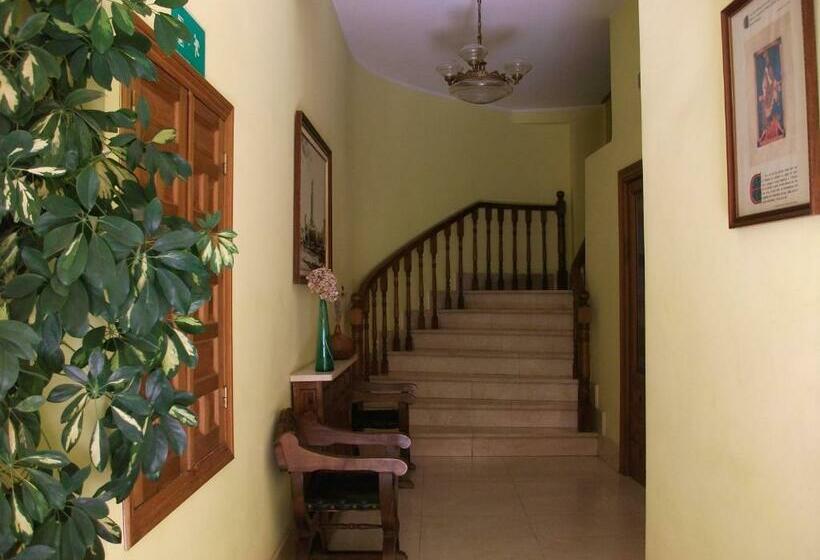 호텔 Hostal Alfonso Vi