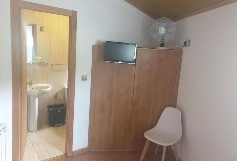 هتل Hostal Cruce