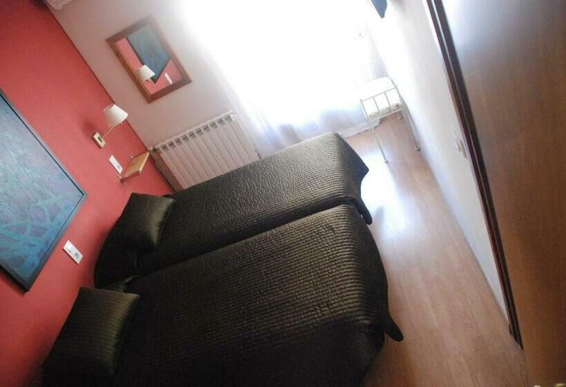 ホテル Hostal Delgado