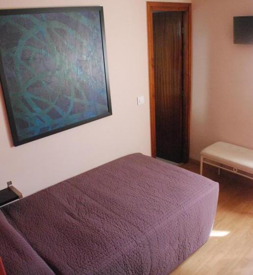 ホテル Hostal Delgado