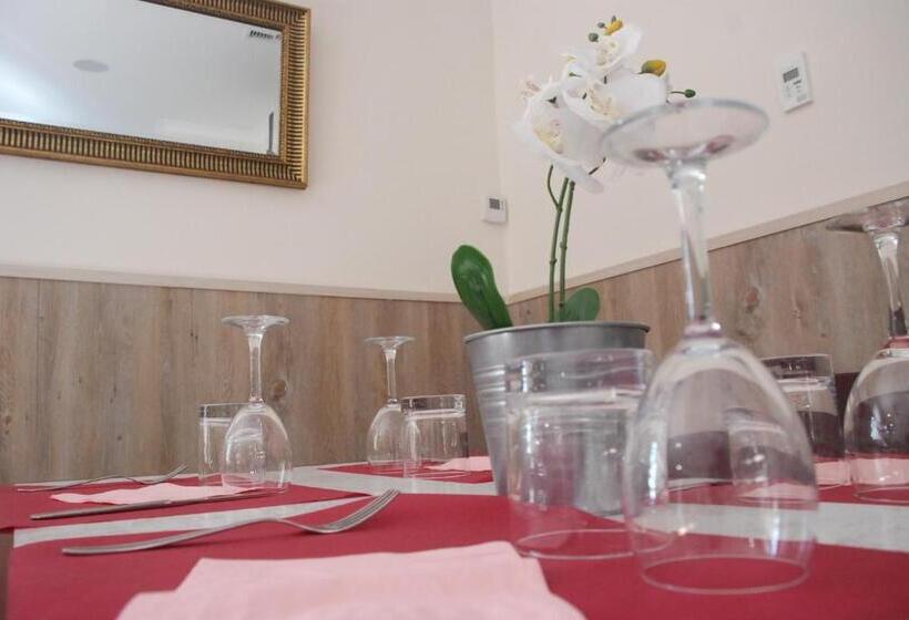 ホテル Hostal Delgado