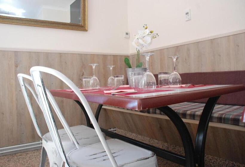 בית מלון כפרי Hostal Delgado