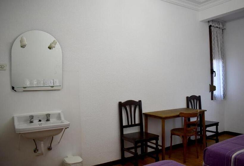 בית מלון כפרי Hostal Oviedo