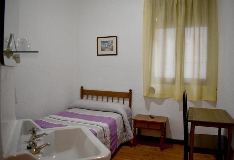 בית מלון כפרי Hostal Oviedo