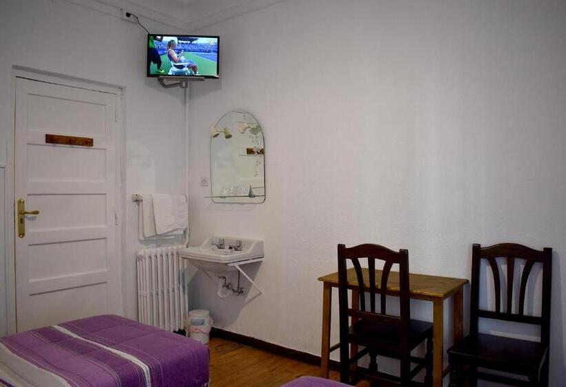 בית מלון כפרי Hostal Oviedo