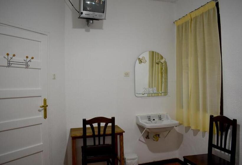 בית מלון כפרי Hostal Oviedo