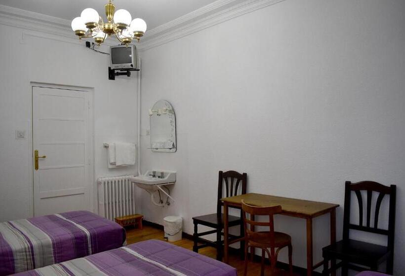 בית מלון כפרי Hostal Oviedo