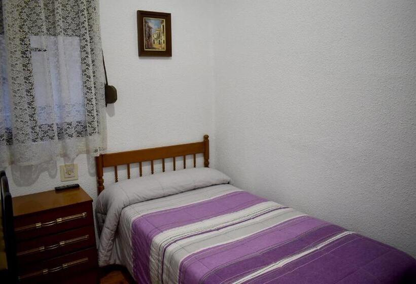 בית מלון כפרי Hostal Oviedo