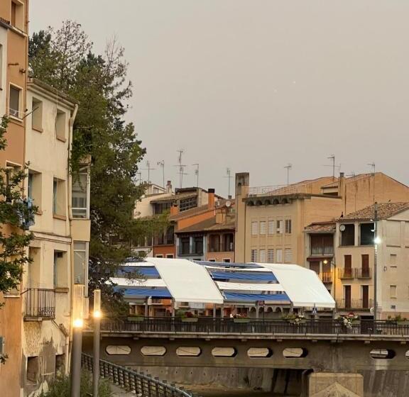 호텔 Hostal Pirineos