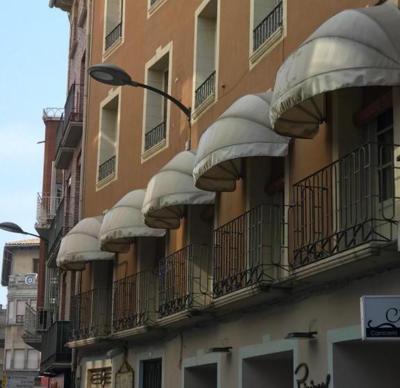 호텔 Hostal Pirineos