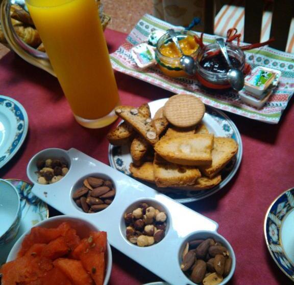 호텔 Hostal Pirineos