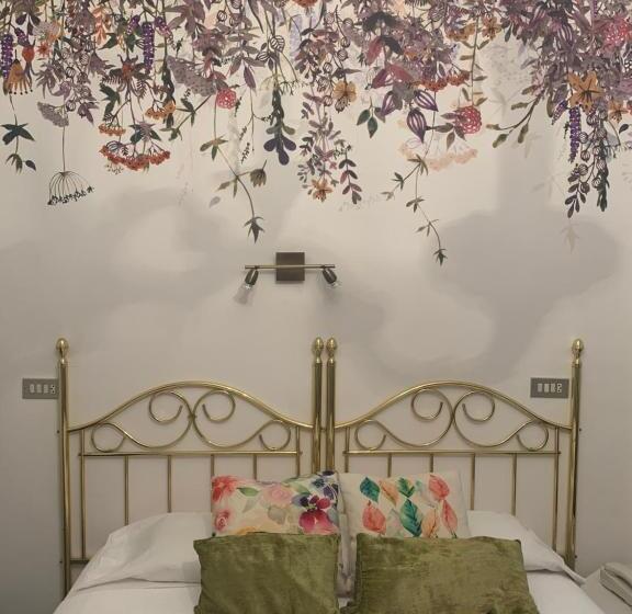 호텔 Hostal Pirineos