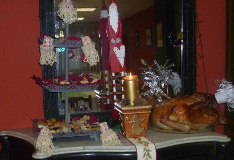 호텔 Hostal Pirineos