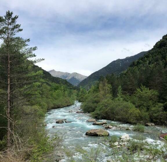 בית מלון כפרי Hostal Pirineos Meliz