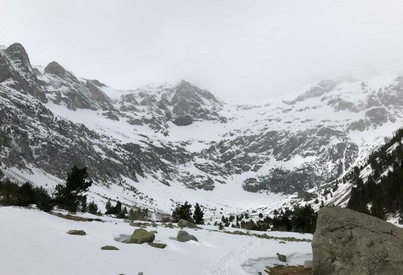 هتل Hostal Pirineos Meliz