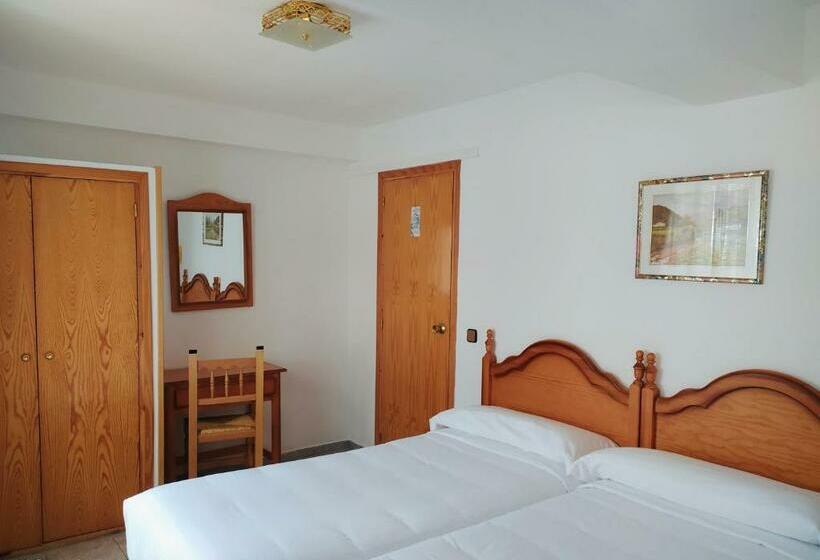 هتل Hostal Pirineos Meliz