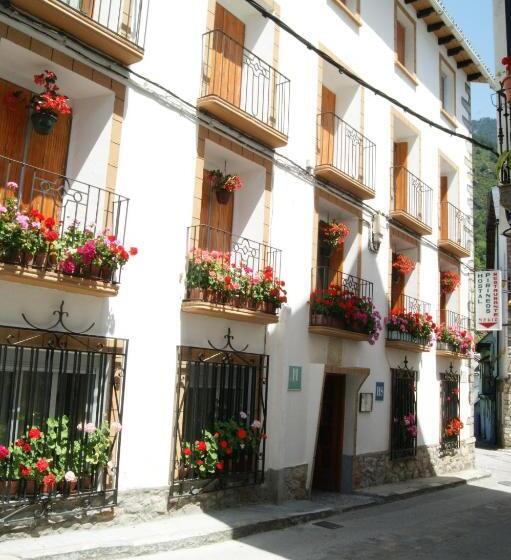 هتل Hostal Pirineos Meliz