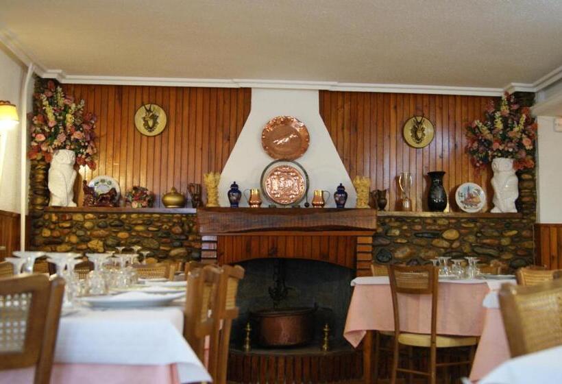 هتل Hostal Pirineos Meliz