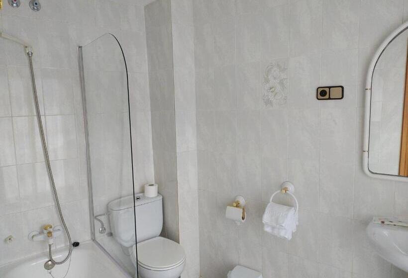 هتل Hostal Pirineos Meliz