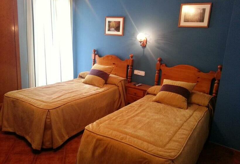 فندق Hostal Restaurante Asador Pañart