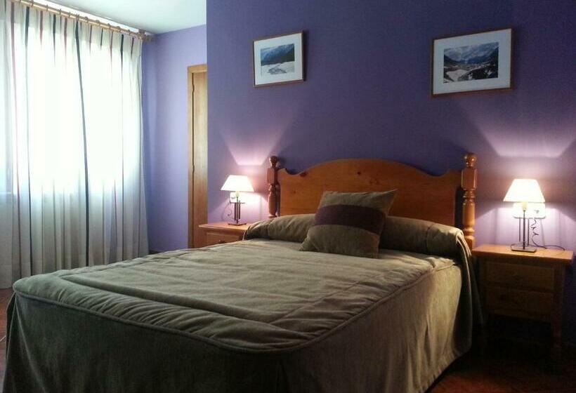 فندق Hostal Restaurante Asador Pañart