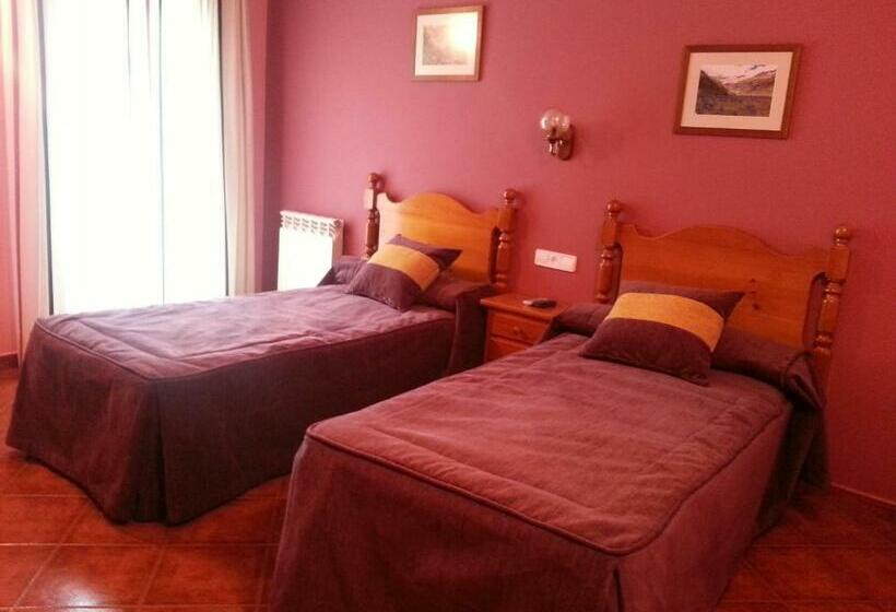 فندق Hostal Restaurante Asador Pañart