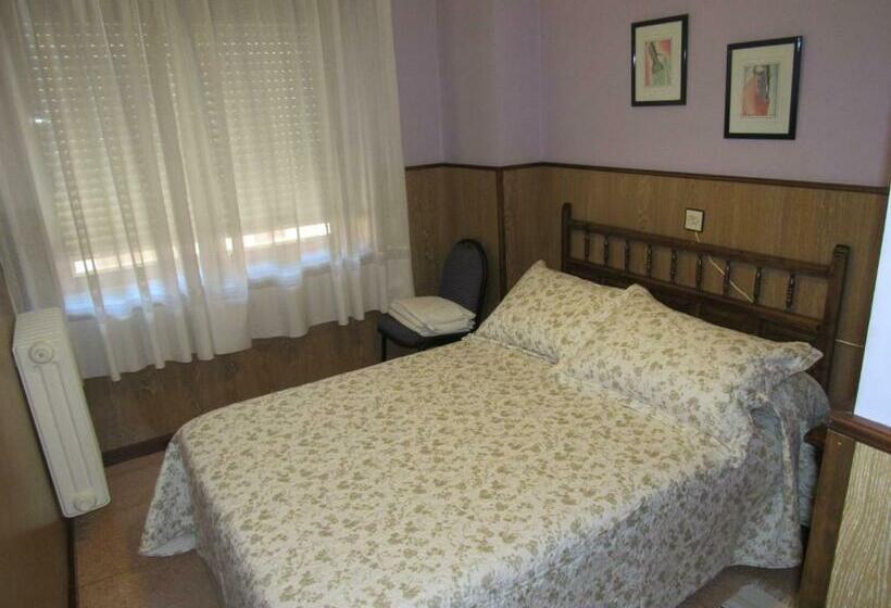 هتل Hostal Restaurante El Abuelo