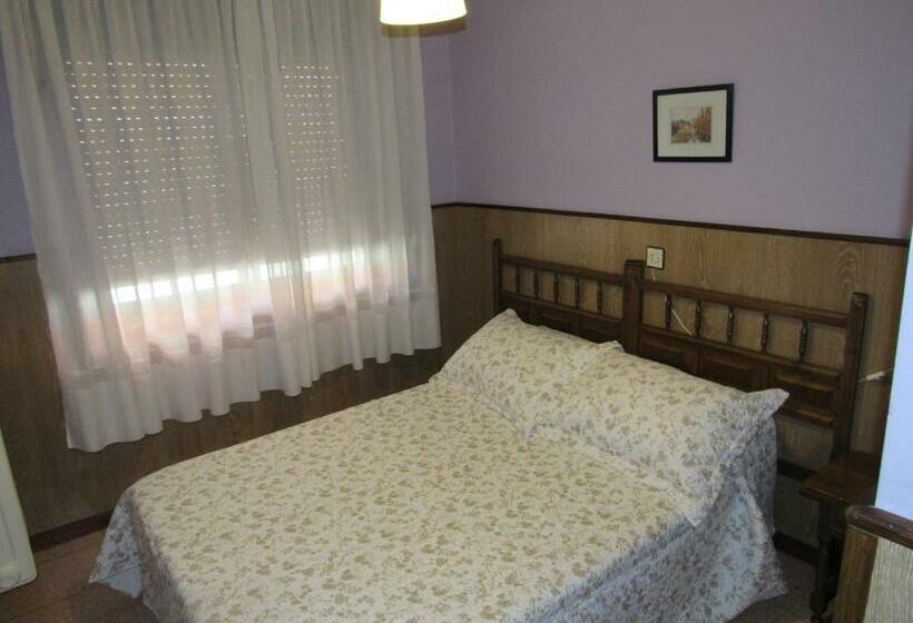 هتل Hostal Restaurante El Abuelo