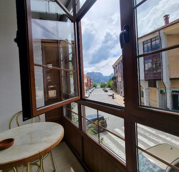 Отель Hostal Sainz